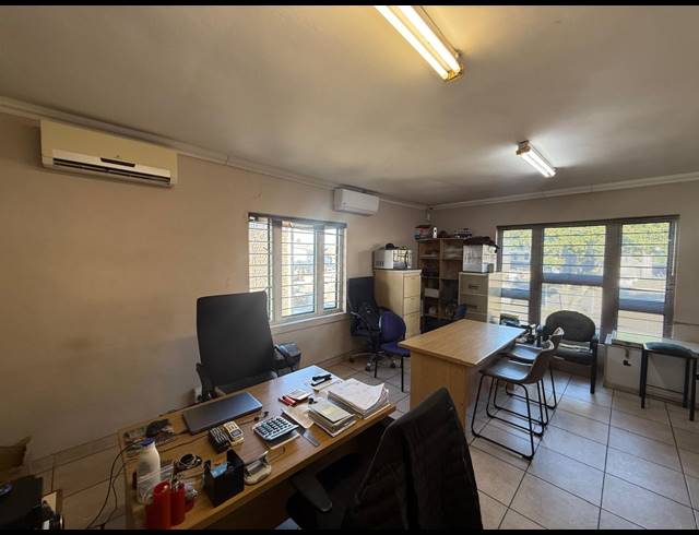 703M² WAREHOUSE TO LET IN STIKLAND